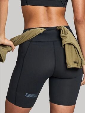Janji Pace 7” Trail & Bike Liner Shorts in Black, Women’s size Large